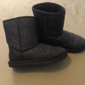 UGG  black color boots w/ sparkly  detail, girls size 4”  fits a womens  5”